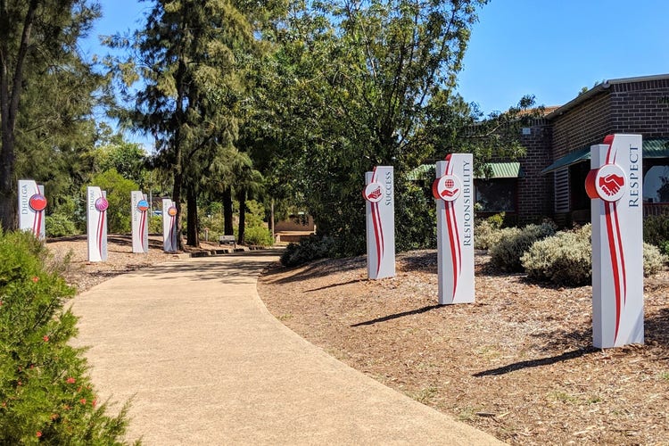 Artist’s impression of the school’s pedestrian entrance featuring a landscaped footpath lined with house name and disposition signs.